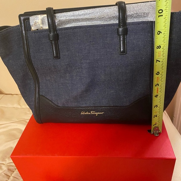 Luxury Handbag - Picture 8 of 13